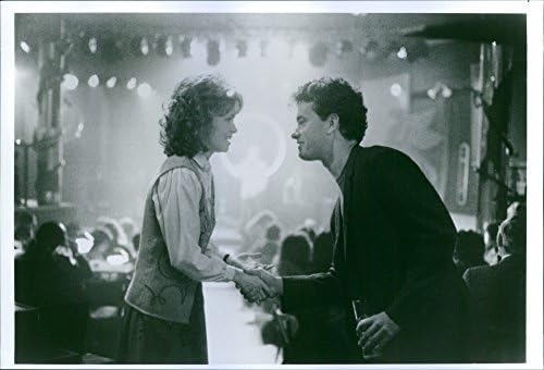Foto vintage de Tom Hanks Handshaking com Sally Margaret no filme Punchline. 1988