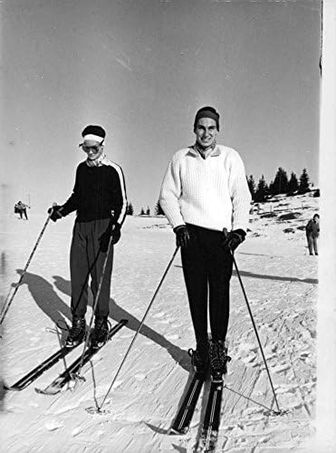 Foto vintage de Aga Khan IV desfrutando de esqui.