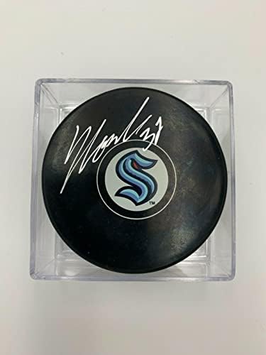 Yanni Gourde assinou/autografou Seattle Kraken Hockey Puck com estojo - fanáticos - Pucks NHL autografados