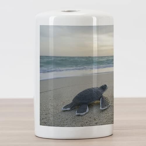 Suporte de escova de dentes de cerâmica de tartaruga marinha lunarável, foto focada embaçada de animais aquáticos na praia