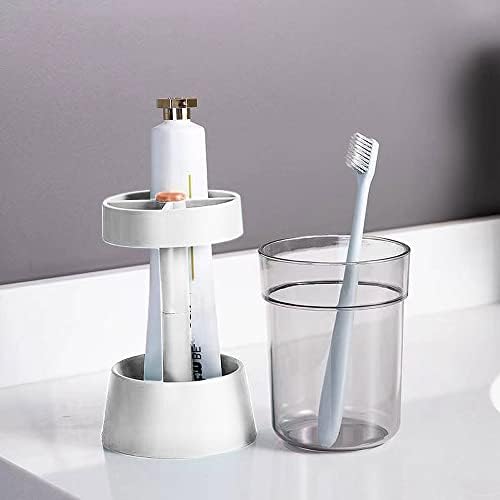 O dentes da escova com copo/tampa contém 3 slots, compatíveis com escovas de dentes convencionais, podem armazenar pasta