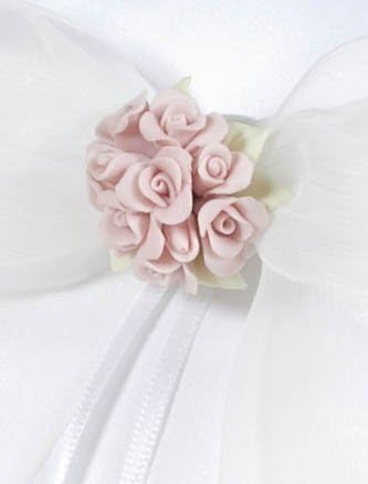Porcelana Rose Bouquet Ring Bourer Pillow: Pillow Color: Ivory