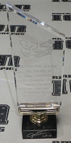 Oleg Taktarov assinou o Troféu de Prêmio SAMBO UFC BAS COA 6 7 7 - Autografado UFC Diversos Produtos