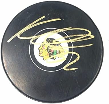 Dominik Kubalik assinou hóquei Puck PSA/DNA Chicago Blackhawks autografados - Pucks autografados da NHL