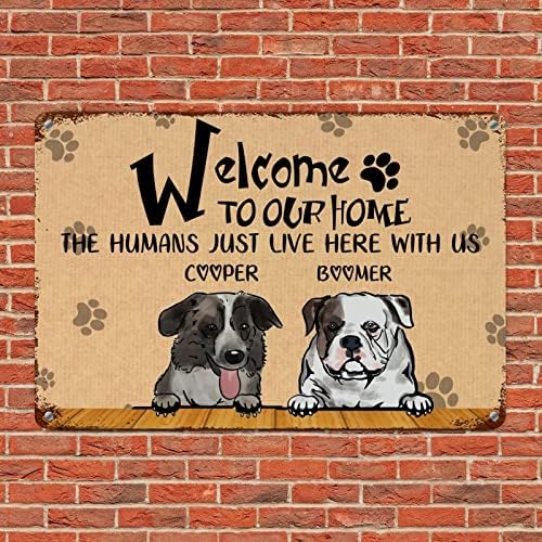 Alioyoit engraçado cão metal placa placa cães personalizados nome bem -vindo à nossa casa Os humanos aqui conosco cabide