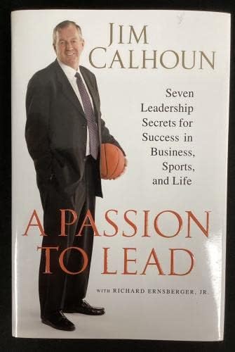 Jim Calhoun assinou o livro uma paixão por liderar Huskies￼ Basquete de Autografos￼ JSA - Bolfeas de basquete universitário