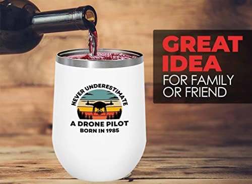 Drone Pilot White Wine Tumbler 12oz - Piloto de drones Nascido em 1985 - Drone Pilots Aviation RC Quadcopter Operator Airline