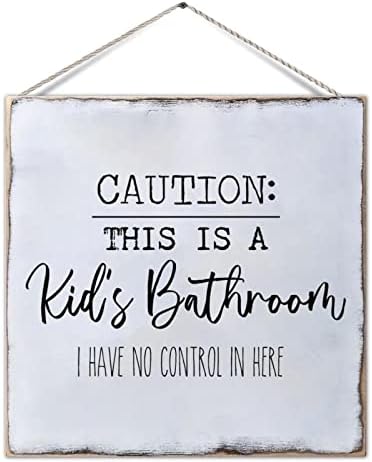 Placa engraçada de banheiro, cuidado, este é o banheiro infantil, na parede de madeira rústica, pendurar placa com ditado