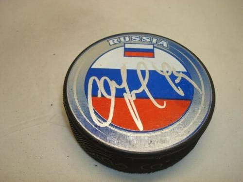 Andrei Markov assinou a equipe Russia Hockey Puck autografou PSA/DNA COA 1B - Pucks NHL autografados