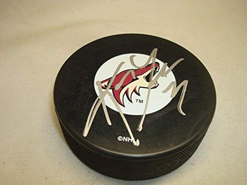 Keith Yandle assinou o Arizona Coyotes Hockey Puck autografado 1b - Pucks autografados da NHL