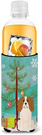 Tesouros de Caroline BB4183MUK Feliz Natal árvore Cavalier Spaniel Ultra Hugger para latas finas, lata de manga mais refrigerada