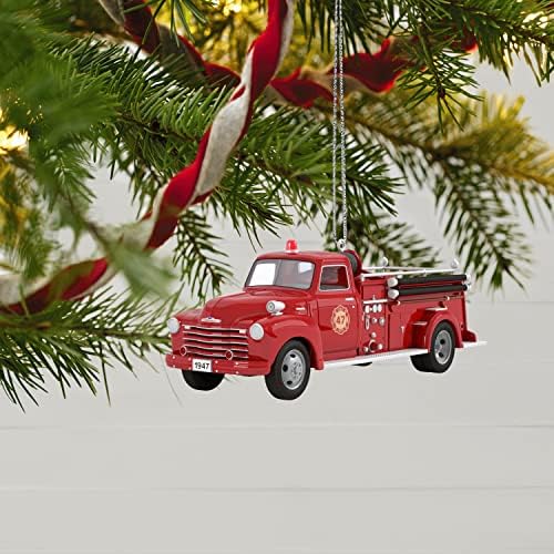 Hallmark Keetake Ornamento de Natal de 2022 Brigada de bombeiros de 1947 Chevrolet Fire Motor com luz