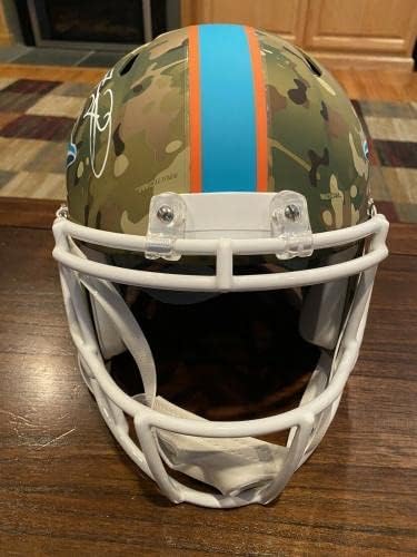 Tua Tagovailoa e Jaylen Waddle assinou os fanáticos de capacete de Miami Dolphins Camo 3 - Capacetes NFL autografados