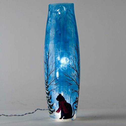 Gato glitzhome com lenço azul iluminado por furacão de vidro fosco