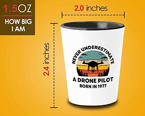 Bubble abraços 1977 Birthday Shot Glass 1.5oz, Drone Pilot Nascido em 1977-45th Birthday Gift Turminando 45 Nascido em 1977 Drone