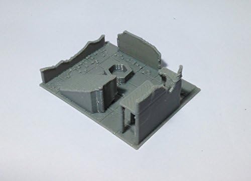 Os modelos de outland treinaram o layout ferroviário da ruína histórica do castelo / restos z Scale