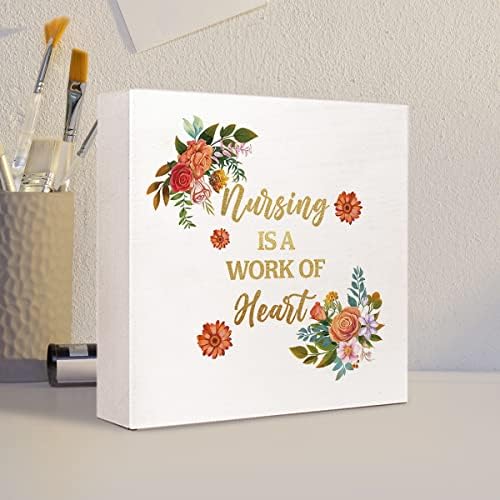 A enfermagem é um trabalho de decoração de mesa de madeira floral de madeira floral, inspirador de apreciação de enfermeira