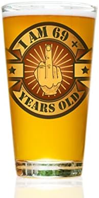 Sirioks 69 + Um dedo médio Presentes de 70 anos para homens Glass de cerveja Mulheres - Engraçado 70 anos Presentes - 16 oz