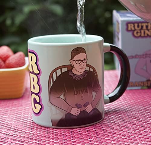 Ruth Bader Ginsburg Mudança de calor - Adicione o café e as mudanças de RBG de roupas judiciais para equipamentos de exercícios