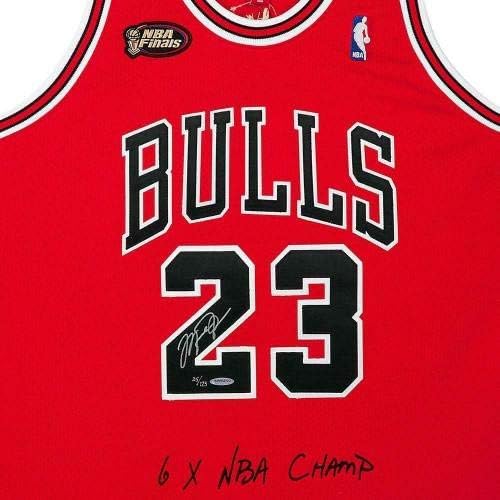 Michael Jordan autografou e bordou o Chicago Bulls 1997-98 vermelho com as finais da NBA Patch Authentic Mitchell & Ness Jersey