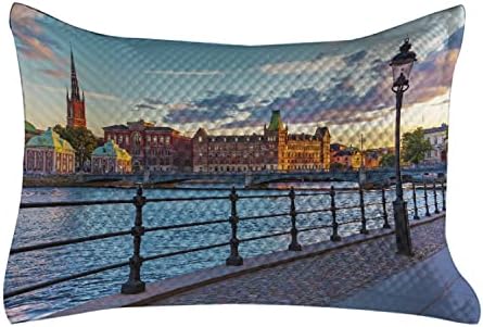 Ambesonne Cityscape acolchoada Capa de travesseiro, Estocolmo escandinava Cidade velha Suécia pelo lago Gamla Stan