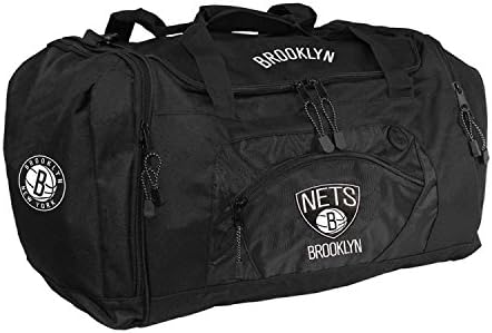 O oficialmente licenciado NBA Roadblock Duffle Bag, Multi Color, 13 x 20 x 11,5