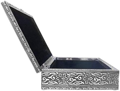 Caixa de jóias VGI elegante com revestimento de metal martelado e interior de tecido macio