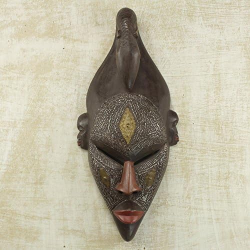 Novica Decorativa de alumínio ganense e máscara de madeira sese, marrom, força jovem '