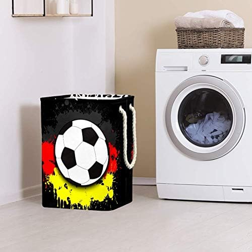 Bola de futebol da bandeira da Alemanha contra o padrão de lavanderia dobrável caseiro cesto de pano dobrável cesto