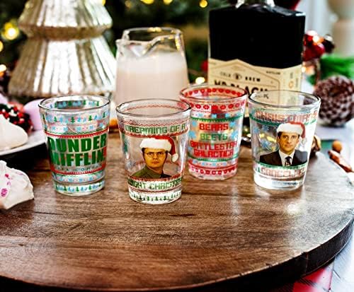O escritório Dunder Mifflin Holiday Holiday 2 onças mini xícaras de vidro de uísque, conjunto de 4 | Home Bar Drinkware