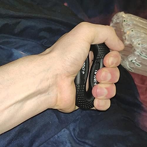 A aperto de mão ajustável de silicone onsínico 70-80lb segurando o dedo anelar de dedo anelar