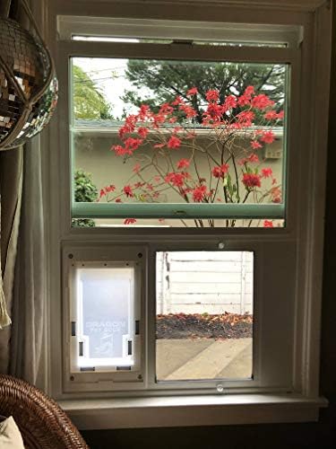 Dragon Pet Door para janelas de faixa | Inserção de janela ajustável com um único sistema de aba para cães e gatos | Isolamento com eficiência energética | Largura da janela preta, grande, 31 -34