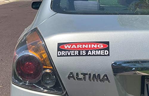 Gear Tatz - Driver de aviso está armado - ímã político de carro - 2,75 x 9,5 polegadas - Feito profissionalmente nos EUA