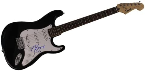 Nikki Sixx assinou autógrafo em tamanho real Black Fender Stratocaster Guitarra elétrica com James Spence JSA Autenticação