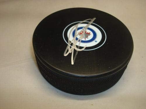 Ondrej Pavelec assinou o Winnipeg Jets Hockey Puck autografado 1A - Pucks autografados da NHL