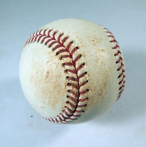 2021 Game de piratas de Chicago Cubs usou beisebol Hernandez K Ian Happ Strike - jogo usado beisebols