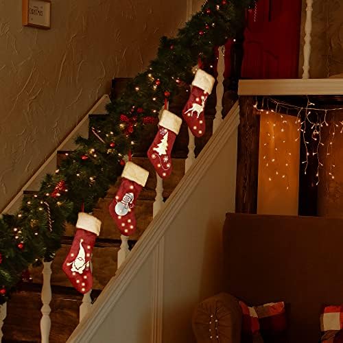 Meias de Natal Hiboom para decoração de lareira com luzes LED, meias de estopa vermelha de 18 polegadas para decorações de cozinha em casa de Natal para decorações