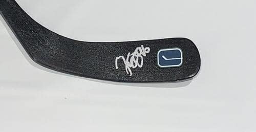 Andrei Kuzmenko assinou Franklin Hockey Stick Vancouver Canucks Proof JSA COA - Autographed NHL Sticks
