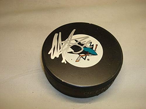 Matt Irwin assinou o San Jose Sharks Hockey Puck autografado 1A - Pucks autografados da NHL