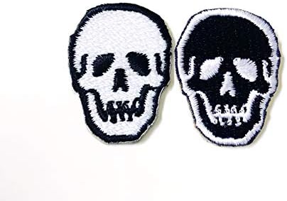 O conjunto de 2 minúsculos. Mini logotipo de esqueleto de crânio branco preto Costurar ferro em apliques de apliques de apliques