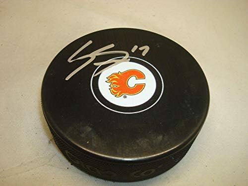 Lance Bouma assinou Calgary Flames Hockey Puck autografado 1b - Pucks autografados da NHL